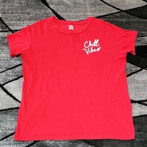 VS PINK 2019 CAMPUS CREW-NECK RED "CHILL VIBES" TEE-SHIRT